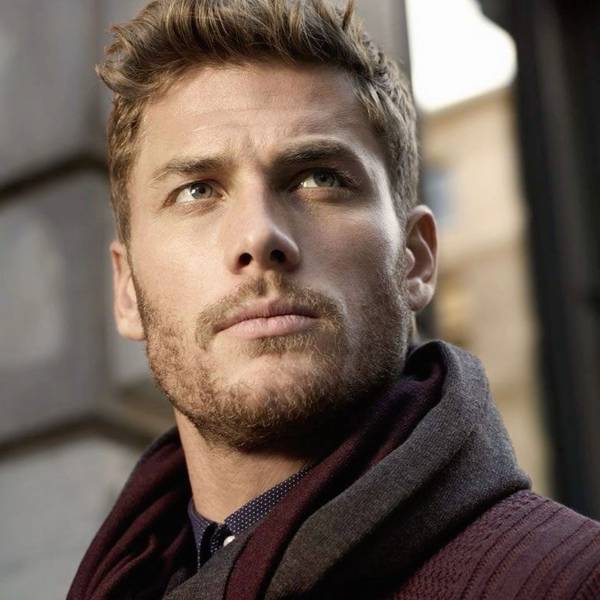 圓臉男生適合的發(fā)型，圓臉男生發(fā)型選擇指南：修飾臉型提升氣質(zhì)