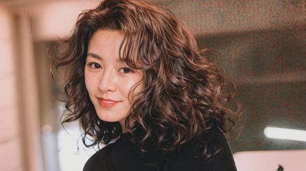 燙發后怎么打理卷發，燙發后7天養成柔順卷發打理術