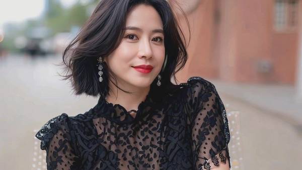 黑色蕾絲長裙配什么上衣，黑色蕾絲長裙的萬能上衣搭配法則合集