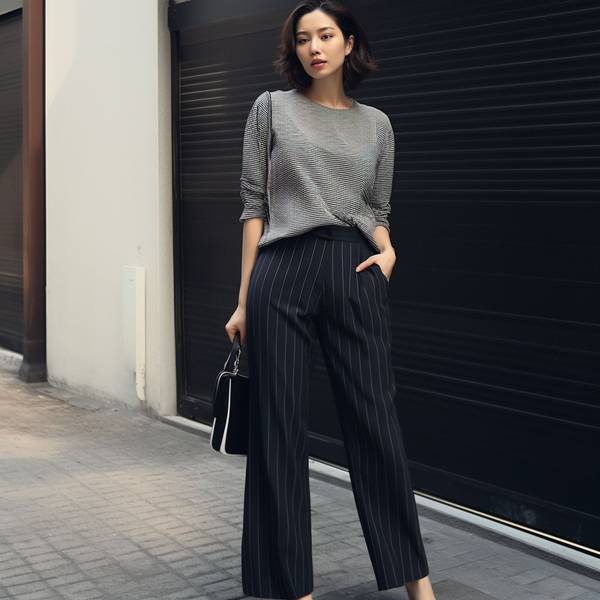 藏青色褲子配什么顏色上衣，藏青褲裝優雅配色指南：精選搭配色系全攻略