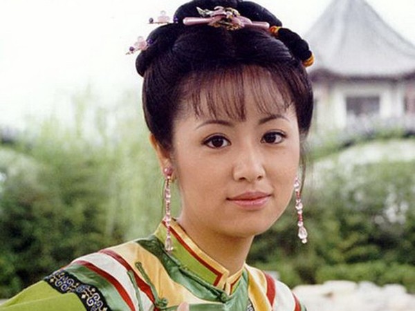 錦繡緣華麗冒險(xiǎn) 陳喬恩示范大眼妝如何化